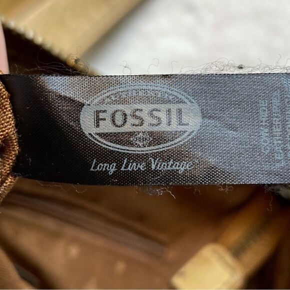 Fossil Explorer Crossbody Leather Purse - Picture 4 of 16